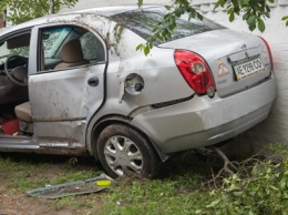 В Днепре на Сечевых Стрельцов Chery столкнулся с Opel и перевернулся: пострадала девушка