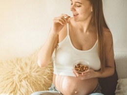 Употребляющие орехи беременные рожают умных детей