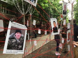 В Мариуполе накануне 9 мая появилась инсталляция с фотографиями погибших в войне с Россией, - ФОТО, ВИДЕО