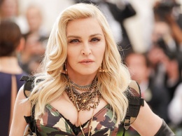 Мадонна начала ходить в парандже, но ее насильно раздели: провокационные фото