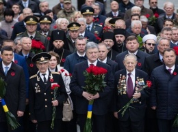 9 мая: Зеленский рассказал про «день благодарности», Порошенко - про ряженые «полки бессмертных»