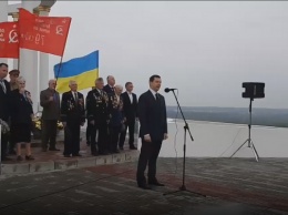 В Лисичанске Дунаев выступил под запрещенной симоликой и поблагодарил "бессмертный полк"