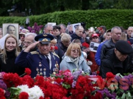 9 мая в Киеве: три человека задержаны за георгиевские ленты и портрет Сталина