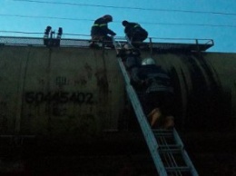 Во Львовской области парня поразило электрическим током на цистерне грузового поезда