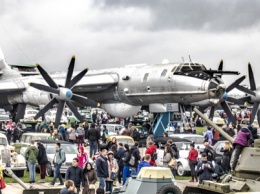 Old Car Land в музее авиации: как в Киеве прошел первый день выставки ретро-авто