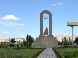 Нардепу, заявившему о "святом отношении к мемориалам" в Кривом Роге, показали разрушающийся памятник, - ФОТО