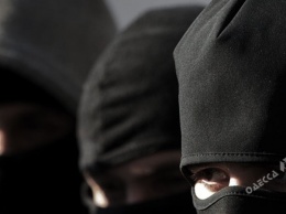 В элитном районе Одессы неизвестные в масках избили и ограбили пожилых супругов