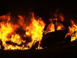 В Киеве неизвестные сожгли две иномарки