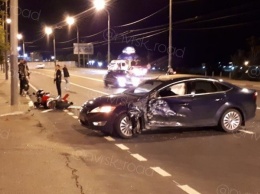 В Новороссийске мотоцикл врезался в иномарку - серьезно пострадали два человека