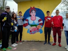 Юные художники разрисовали остановку при въезде в Скадовск