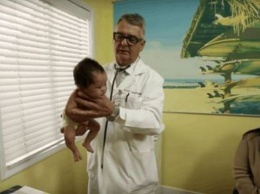 Педиатр показал простейшую технику, как успокоить плачущего младенца в считанные минуты