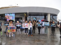Зооактивисты пикетировали одесский дельфинарий