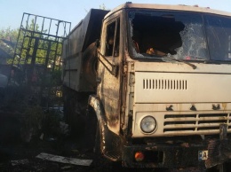 В Харькове из-за загоревшегося здания пострадали грузовик и две "легковушки", - ФОТО