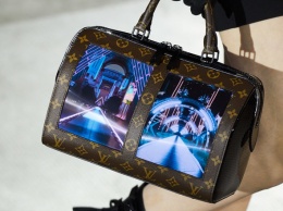 Louis Vuitton собирается выпустить сумки со встроенными дисплеями
