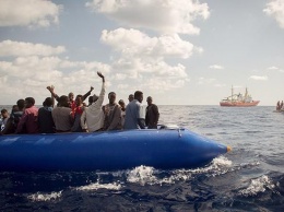 У побережья Мальты спасли мигрантов с тонущей лодки