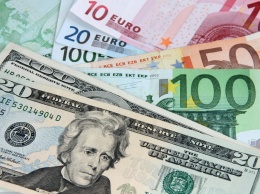 Доллар установил антирекорд: курс валют на выходные