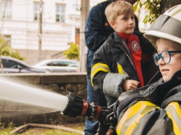 В Киеве в парке Шевченко "работали" маленькие пожарные, полицейские и врачи: как это было
