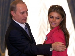 Откровенные фото любовницы Путина слили в сеть: показала все и даже больше