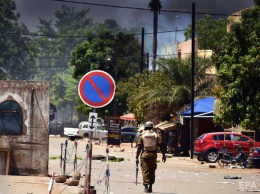 В Буркина-Фасо вооруженные люди напали на католическую церковь и подожгли ее. Погибли шесть человек
