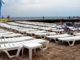 Топчаны, шатры и кибитки: Труханов призвал арендаторов пляжей иметь чувство меры
