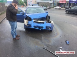 В Николаеве «Шевроле» на полном ходу врезался в «Фолькваген»