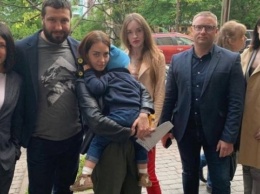 "Спал прямо на полу": украинке вернули ребенка, которого прятал отец-иностранец