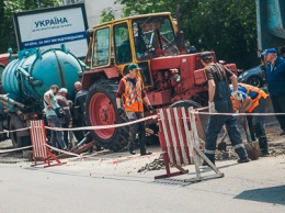 В Днепре на Антоновича образовалась яма глубиной 3 метра