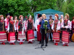 Цикл концертов "Художники столицы - киевлянам" шагает Святошинскими парками