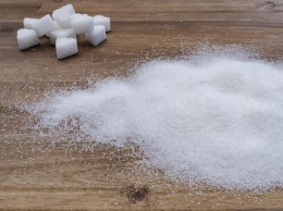 Сахар можно заменить продуктами из стевии, сиропами из агавы, топинамбура и кленового