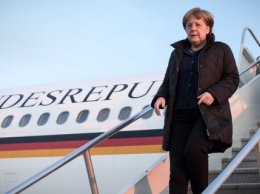 Автомобиль протаранил самолет Меркель в аэропорту Дортмунда