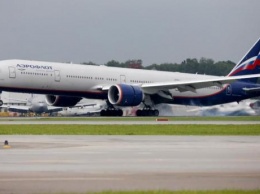 Российский самолет подал сигнал бедствия и летит в "Шереметьево"