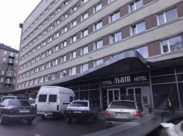 Во Львове неизвестный от имени Порошенко заминировал четыре отеля и школу