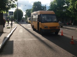 В Сумах маршрутка сбила девушку