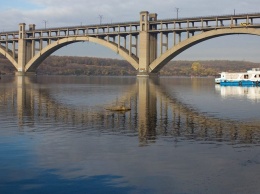 В Запорожье девушка упала с моста Преображенского - подробности спасения
