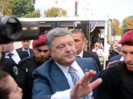 "Я не собираюсь сдаваться!": Порошенко начал переворот в Украине, "это полное разрушение"