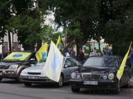 Владельцы авто на еврономерах заблокировали центр Киева и зажгли фаеры