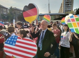 В Запорожье акцию ЛГБТ-сообщества охраняли почти полтысячи силовиков, - ФОТОРЕПОРТАЖ