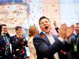 Почему избиратели Зеленского не могут привыкнуть к выигрышу