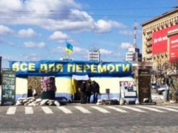 Городской совет Харькова подаст в суд с просьбой убрать палатку волонтеров на проспекте Свободы