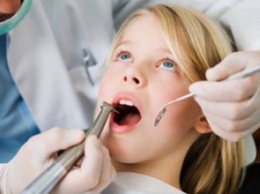 Профилактика стоматологических заболеваний у днепровских первоклассников: бесплатными услугами воспользовалось уже 230 детей