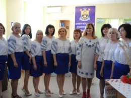 Мелитопольский центр админуслуг целый день обслуживает посетителей в вышиванках