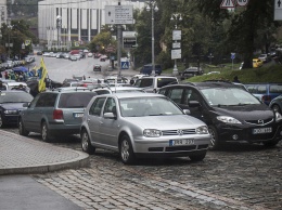 Верховная Рада отложила штрафы владельцам авто на еврономерах