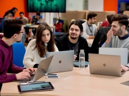Apple проводит набор студентов в свою Академию разработчиков