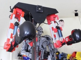 Британские студенты создали робота, избивающего людей (видео)