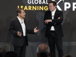 Илон Маск вручил $10 млн двум стартапам, заменившим учителей технологиями