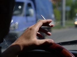 В Днепре водителя отстранили от работы за курение в автобусе