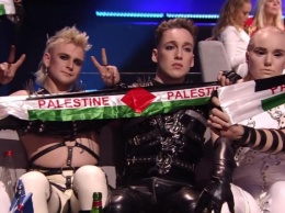 Представители Исландии на Евровидении подняли в Тель-Авиве флаг Палестины