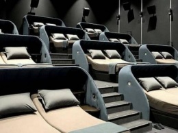 В Швейцарии открылся кинотеатр, в котором вместо кресел двуспальные кровати