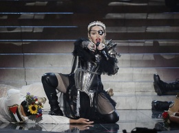 Поклонники Мадонны шутят, что она займет Железный Трон в "Игре престолов"