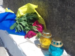 На том месте, откуда в Симферополе выселяли крымских татар, появился флаг Украины